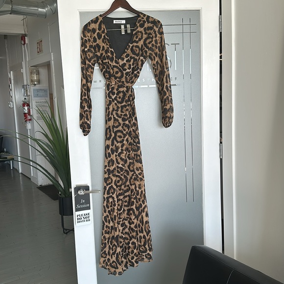 Sheer leopard wrap around dress maxi - Picture 3 of 4